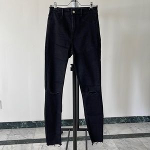 Zara black stretchy skinny jeans with knee slits size 6